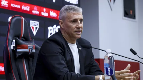 SAO PAULO, BRAZIL – JUNE 24: Newly appointed head coach Hernan Crespo speaks during his unveiling as new coach of Sao Paulo at MorumBIS on June 24, 2025 in Sao Paulo, Brazil. (Photo by Ricardo Moreira/Getty Images)