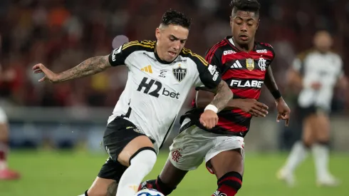 Lateral negocia sua renovação com o Atlético-MG (Foto: Jorge Rodrigues/AGIF)