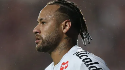 Neymar durante partida entre Sport e Santos, na Ilha do Retiro, pelo Brasileirão. Foto: Marlon Costa/AGIF