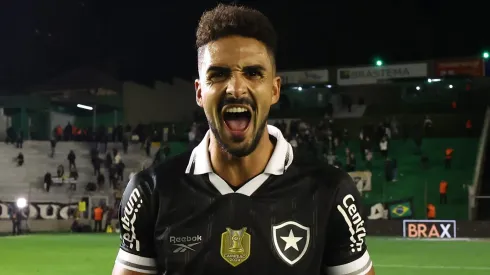 Chris Ramos se posiciona sobre estreia no Botafogo