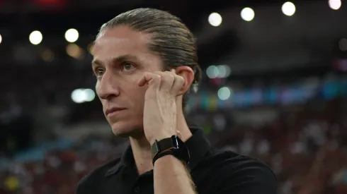 Filipe Luís envia mensagem motivacional aos jovens do Flamengo antes do Mundial. Foto: Thiago Ribeiro/AGIF