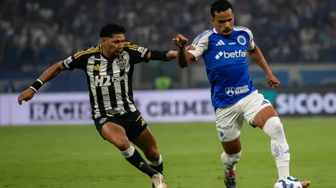Kaiki e Rony vão se enfrentar novamente em Atlético-MG x Cruzeiro – Foto: Fernando Moreno/AGIF