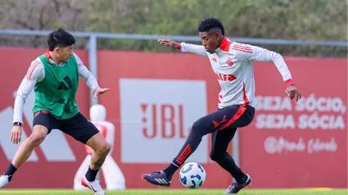 Alan Rodríguez e Vitão em treino no CT Parque Gigante (Divulgação/X @SCInternacional)