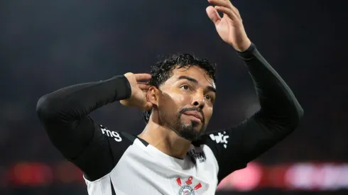 PR – CURITIBA – 27/08/2025 – COPA DO BRASIL 2025, ATHLETICO-PR X CORINTHIANS – Matheus Bidu jogador do Corinthians comemora seu gol durante partida contra o Athletico-PR no estadio Arena da Baixada pelo campeonato Copa Do Brasil 2025. Foto: Giovani Baccin/AGIF