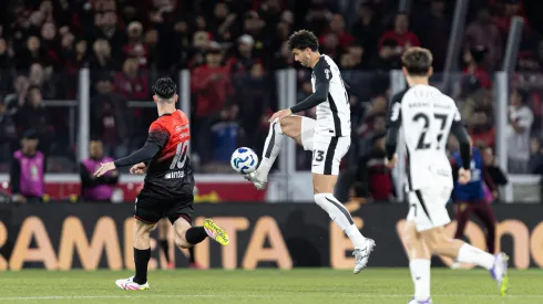 Corinthians tem 56% de aproveitamento no sintético da Arena da Baixada; em outros estádios índice despenca. Foto: Paulo De Tarso/AGIF