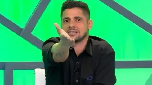 Cicinho, ex-jogador e comentarista