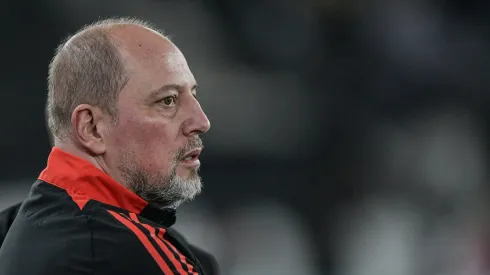 RJ – RIO DE JANEIRO – 11/05/2025 – BRASILEIRO A 2025, BOTAFOGO X INTERNACIONAL – Alessandro Barcellos presidente do Internacional durante partida contra o Botafogo no estadio Engenhao pelo campeonato Brasileiro A 2025. Foto: Thiago Ribeiro/AGIF