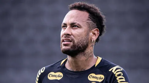 Neymar vê Vojvoda tomar decisão importante no Santos – Fotos: Raul Baretta/ Santos FC.