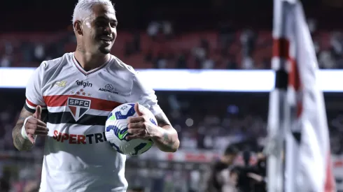 “É outro treinador”: Luciano expõe bastidores e fala sobre mudança de Crespo. Foto: Marcello Zambrana/AGIF