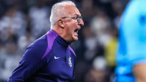 Dorival Junior, técnico do Corinthians, durante partida contra o Palmeiras no estadio Arena Corinthians pelo campeonato Brasileiro A 2025. Foto: Marcello Zambrana/AGIF