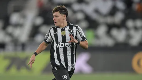 Álvaro Montoro, jogador do Botafogo. Foto: Thiago Ribeiro/AGIF.