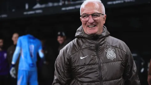 Dorival Júnior conta com o lateral no Corinthians.