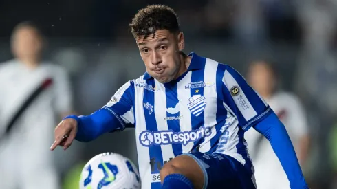 Enzo, novo reforço do Grêmio, em ação pelo CSA