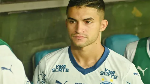 BA – SALVADOR – 30/03/2025 – BRASILEIRO A 2025, BAHIA X CORINTHIANS – Rodrigo Nestor, jogador do Bahia durante execucao do hino nacional antes da partida contra o Corinthians no estadio Arena Fonte Nova pelo campeonato Brasileiro A 2025. Foto: Walmir Cirne/AGIF