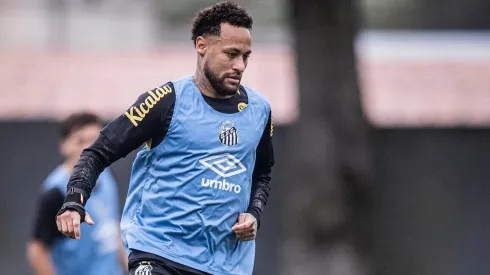 Neymar em treino no CT Rei Pelé (Raul Baretta/ Santos FC)