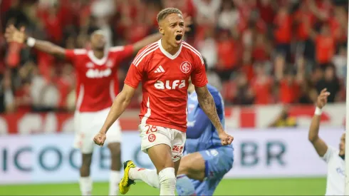 Vitinho, atacante do Internacional em partida pelo campeonato brasileiro