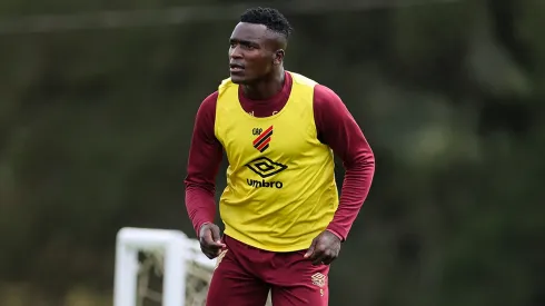 Kevin Viveros, em treino do Furacão (José Tramontin/athletico.com.br)