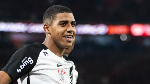 Gui Negao jogador do Corinthians comemora seu gol durante partida contra o Athletico-PR no estadio Arena da Baixada pelo campeonato Copa Do Brasil 2025. Foto: Giovani Baccin/AGIF

