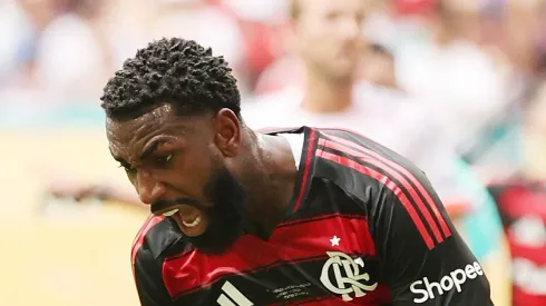 – Gerson comemorando gol no Mundial com a csamisa do Flamengo