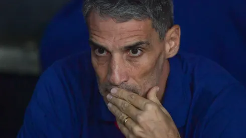 Alexis Duarte se apresenta no CT do Santos, mas deve ser desfalque de Vojvoda contra Atlético-MG. Foto: Thiago Ribeiro/AGIF