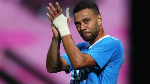 Renan Lodi em ação pelo Al-Hilal – Foto: Yasser Bakhsh/Getty Images