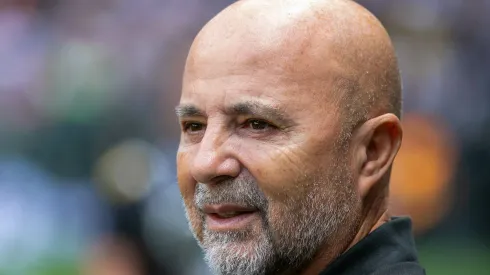 MG – BELO HORIZONTE – 14/09/2025 – BRASILEIRO A 2025, ATLETICO-MG X SANTOS – Sampaoli tecnico do Santos durante partida contra o Atletico-MG no estadio Arena MRV pelo campeonato Brasileiro A 2025. Foto: Fernando Moreno/AGIF