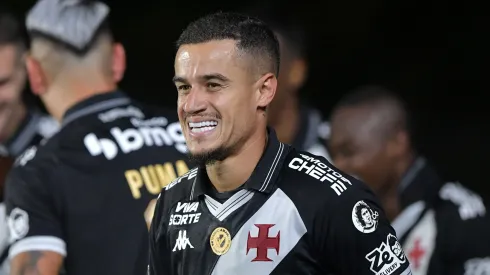Coutinho em ação pelo Vasco contra o Ceará – Foto: Thiago Ribeiro/AGIF