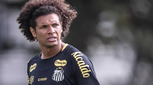 Arão vive drama para retornar aos gramados pelo Santos