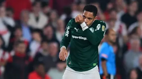 Vitor Roque atuando pelo Palmeiras – Foto: Marcelo Endelli/Getty Images)