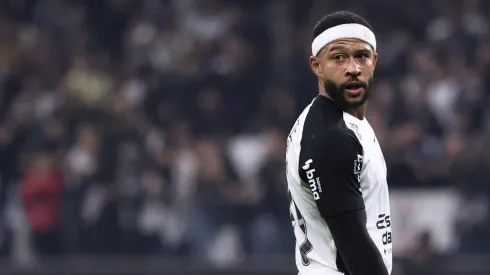 Memphis Depay não irá entar em campo em Sport x Corinthians – Foto: Marcello Zambrana/AGIF