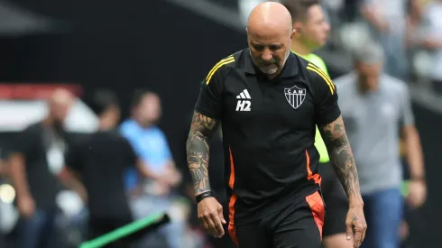 MG – BELO HORIZONTE – 14/09/2025 – BRASILEIRO A 2025, ATLETICO-MG X SANTOS – Jorge Sampaoli tecnico do Atletico-MG durante partida contra o Santos no estadio Arena MRV pelo campeonato Brasileiro A 2025. Foto: Gilson Lobo/AGIF