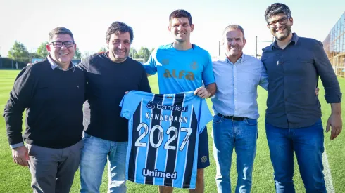 Grêmio renova contrato com o zagueiro Kannemann<br />
(Lucas Uebel / Grêmio FBPA)