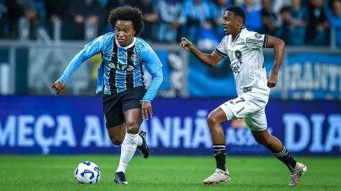 Willian, em Grêmio x Botafogo pelo Brasileirão (LUCAS UEBEL/GREMIO FBPA)
