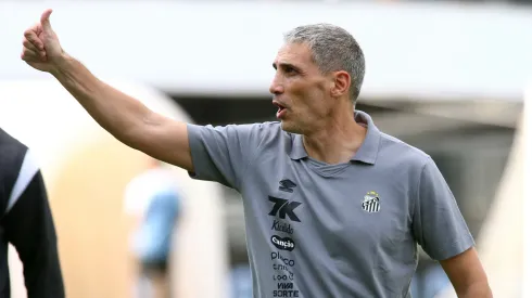 Santos de Vojvoda possui surpresas entre os relacionados – Foto: Mauricio De Souza/AGIF