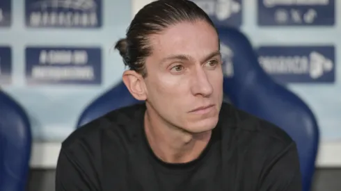 Filipe Luís no banco de reservas durante o Clássico dos Milhões – Foto: Thiago Ribeiro/AGIF