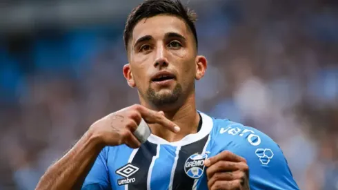 Kike Olivera desfalca Grêmio amanhã contra o Santos – Foto: Maxi Franzoi/AGIF