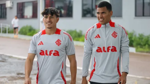 Bernabei e Braian Aguirre em treino no CT Parque Gigante (Ricardo Duarte/internacional)