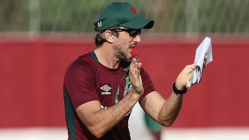 Zubeldía em treino no CT Carlos Catilho