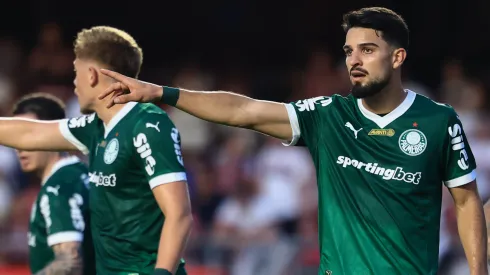 Flaco López orientando os companheiros durante o Choque-Rei – Foto: Marcello Zambrana/AGIF