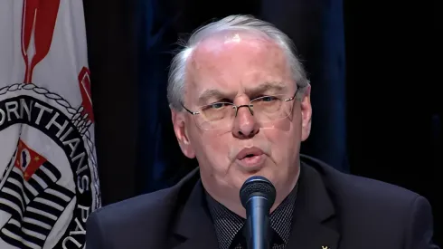 Osmar Stabile em coletiva de imprensa. Foto: Reprodução/YouTube Corinthians TV.