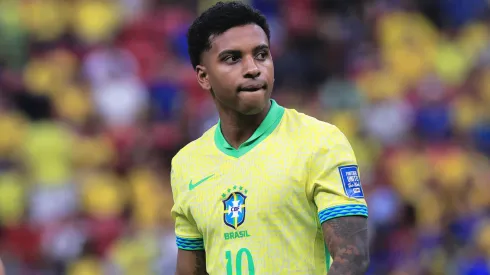 Rodrygo em ação pela Seleção Brasileira nas Eliminatórias da Copa – Foto: Ettore Chiereguini/AGIF