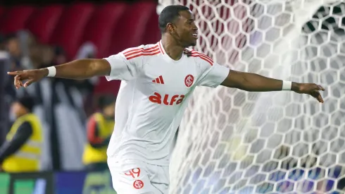 Ricardo Mathias festeja gol contra o Bragantino (Divulgação/Internacional)