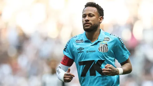 Neymar durante partida entre Atlético-MG x Santos – Foto: Gilson Lobo/AGIF