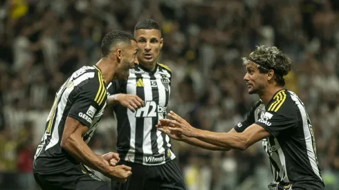 MG – BELO HORIZONTE – 08/10/2025 – BRASILEIRO A 2025, ATLETICO-MG X SPORT – Victor Hugo jogador do Atletico-MG comemora seu gol durante partida contra o Sport no estadio Arena MRV pelo campeonato Brasileiro A 2025. Foto: Fernando Moreno/AGIF