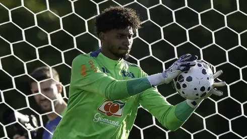 Hugo Souza pela Seleção. Foto: Rafael Ribeirorio / CBF