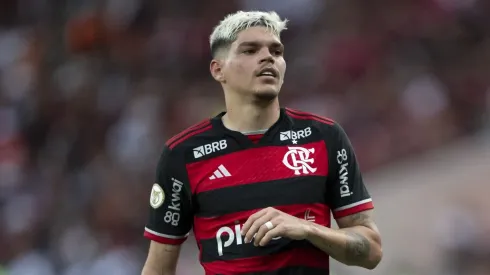 Ayrton Lucas de saída do Flamengo tem confirmação