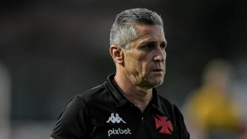 Ex-treinador do Vasco, Jorginho comentou sobre Paulo Henrique – Foto: Thiago Ribeiro/AGIF
