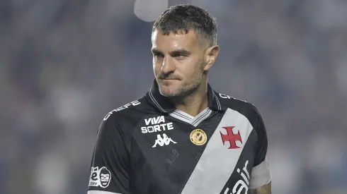 Vegetti em ação pelo Vasco durante partida em São Januário – Foto: Thiago Ribeiro/AGIF