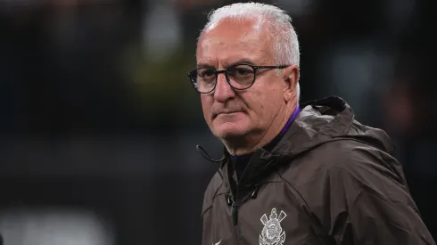 Dorival Júnior durante partida do Corinthians no Brasileirão Betano – Foto: Ettore Chiereguini/AGIF