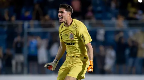 Felipe Longo jogador do Corinthians comemora gol marcado de penalti em decisao durante partida contra o Guarani no estadio Abreuzao pelo campeonato Copa Sao Paulo 2024. Foto: Leonardo Lima/AGIF